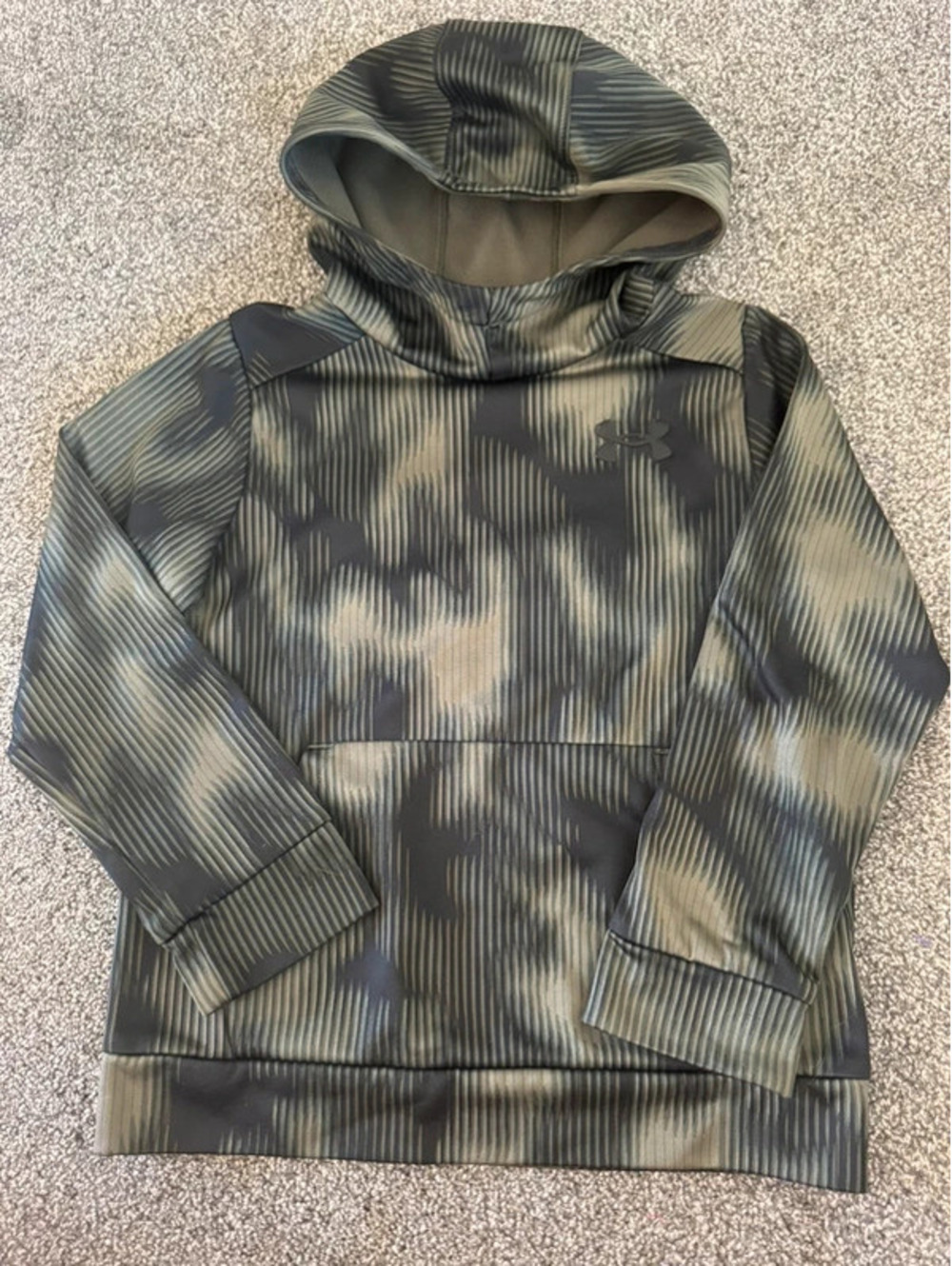 Boy’s Under Armour black & green hoodie sweatshirt size small
